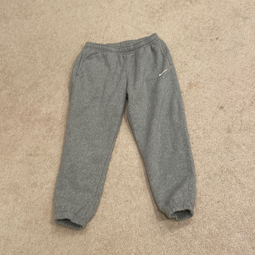 Nike Sweatpants Size Medium With pocket in back